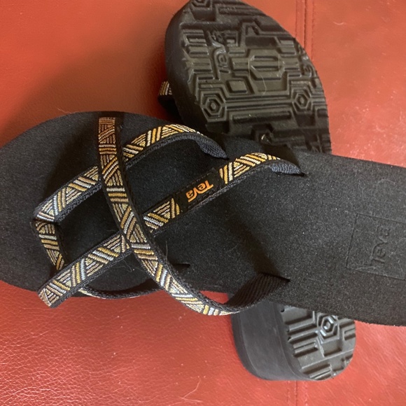 Teva Size 8 wedge - Picture 2 of 3